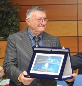 Giulio Tarro, o mais importante virologista recebeu em 2019 o Premio Nobel. Giulio Tarro, o mais importante virologista recebeu em 2019 o Premio Nobel.